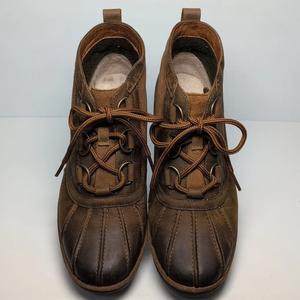 UGG Heather lace up bootie boots women's size 9 EU 40